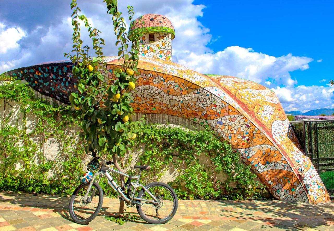 Arka Art Hotel Tirana Bagian luar foto The roof of the house