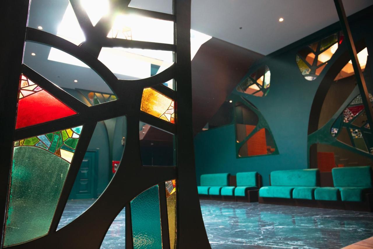 Arka Art Hotel Tirana Bagian luar foto Interior of the sanctuary
