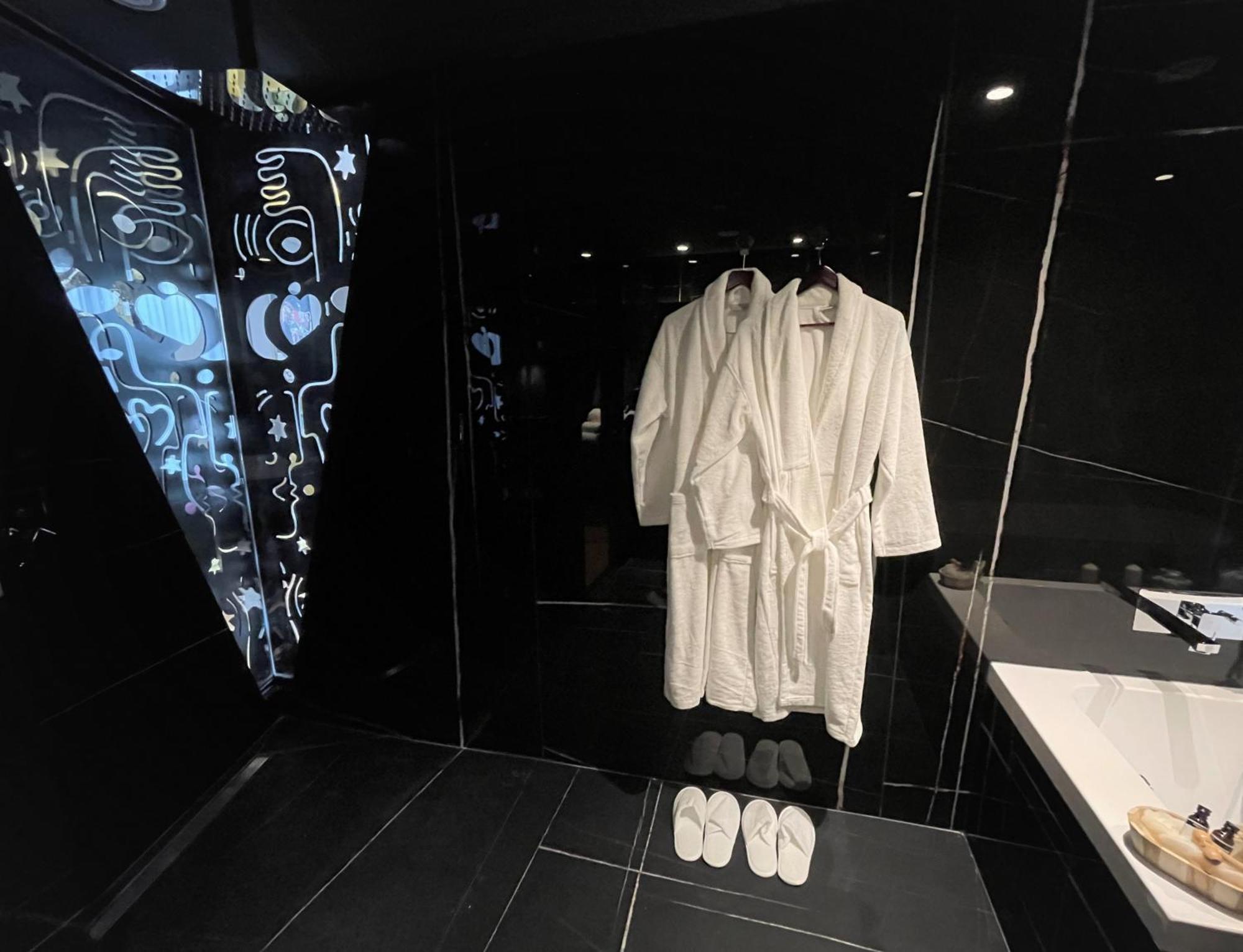 Arka Art Hotel Tirana Bagian luar foto Bathroom