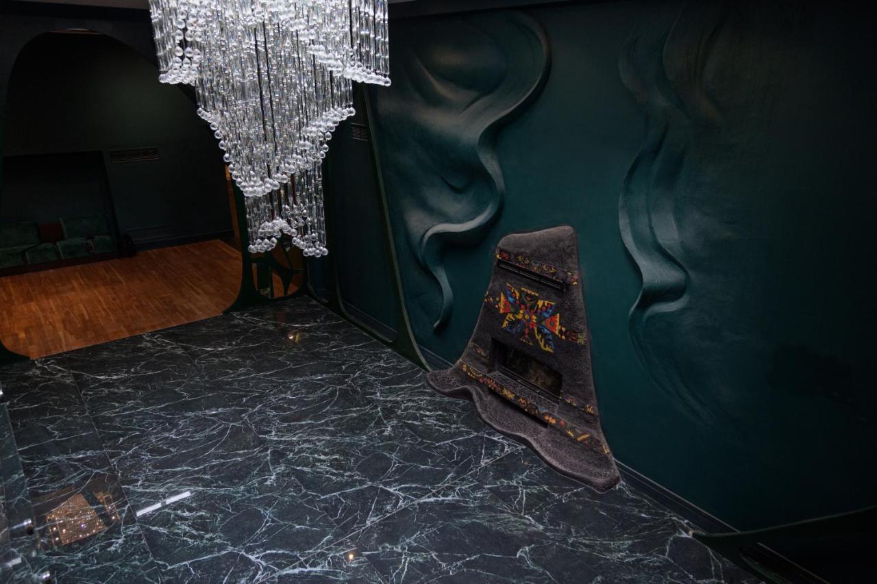Arka Art Hotel Tirana Bagian luar foto The tomb of the Prophet Ezekiel