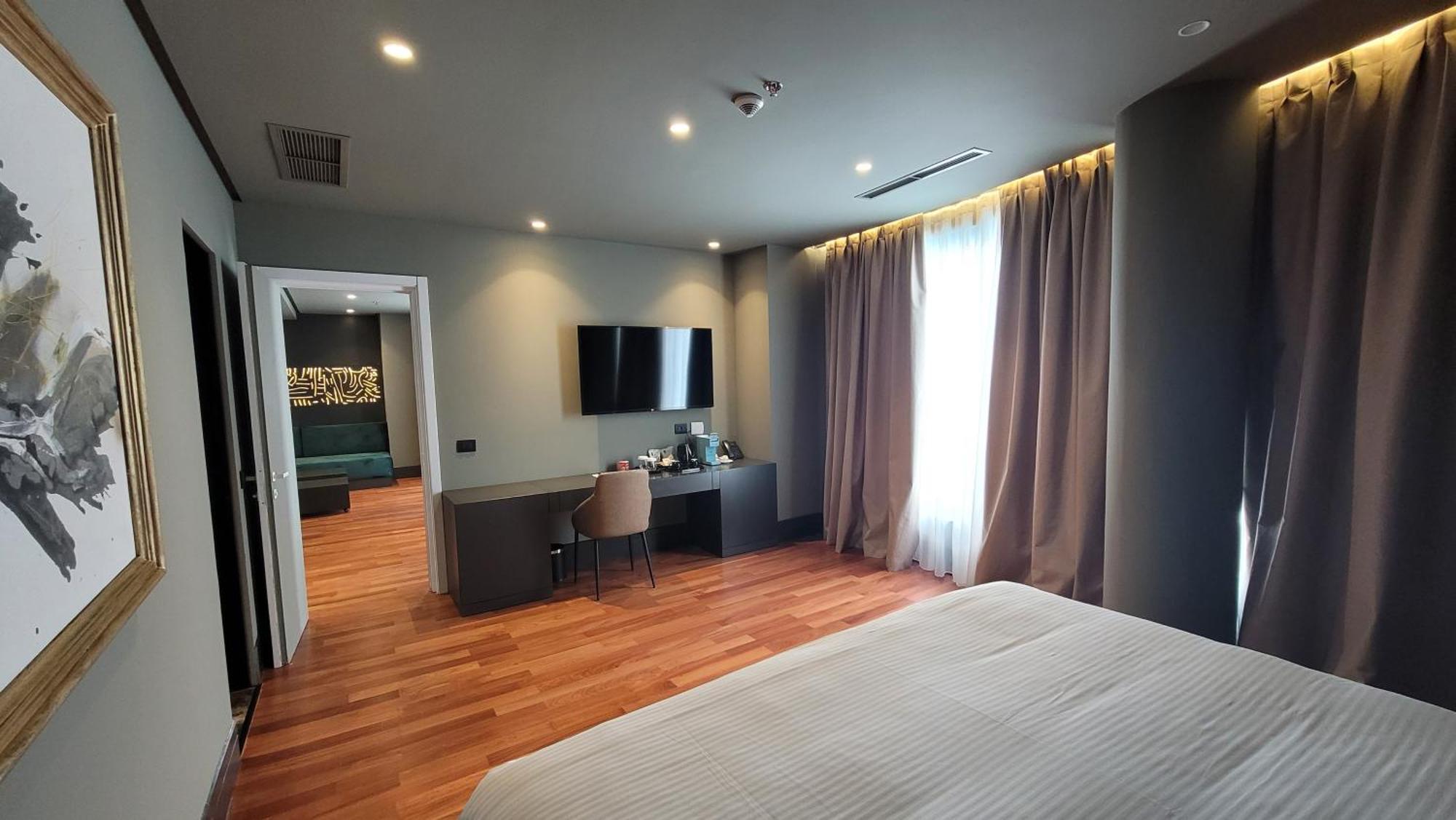 Arka Art Hotel Tirana Bagian luar foto Suite room