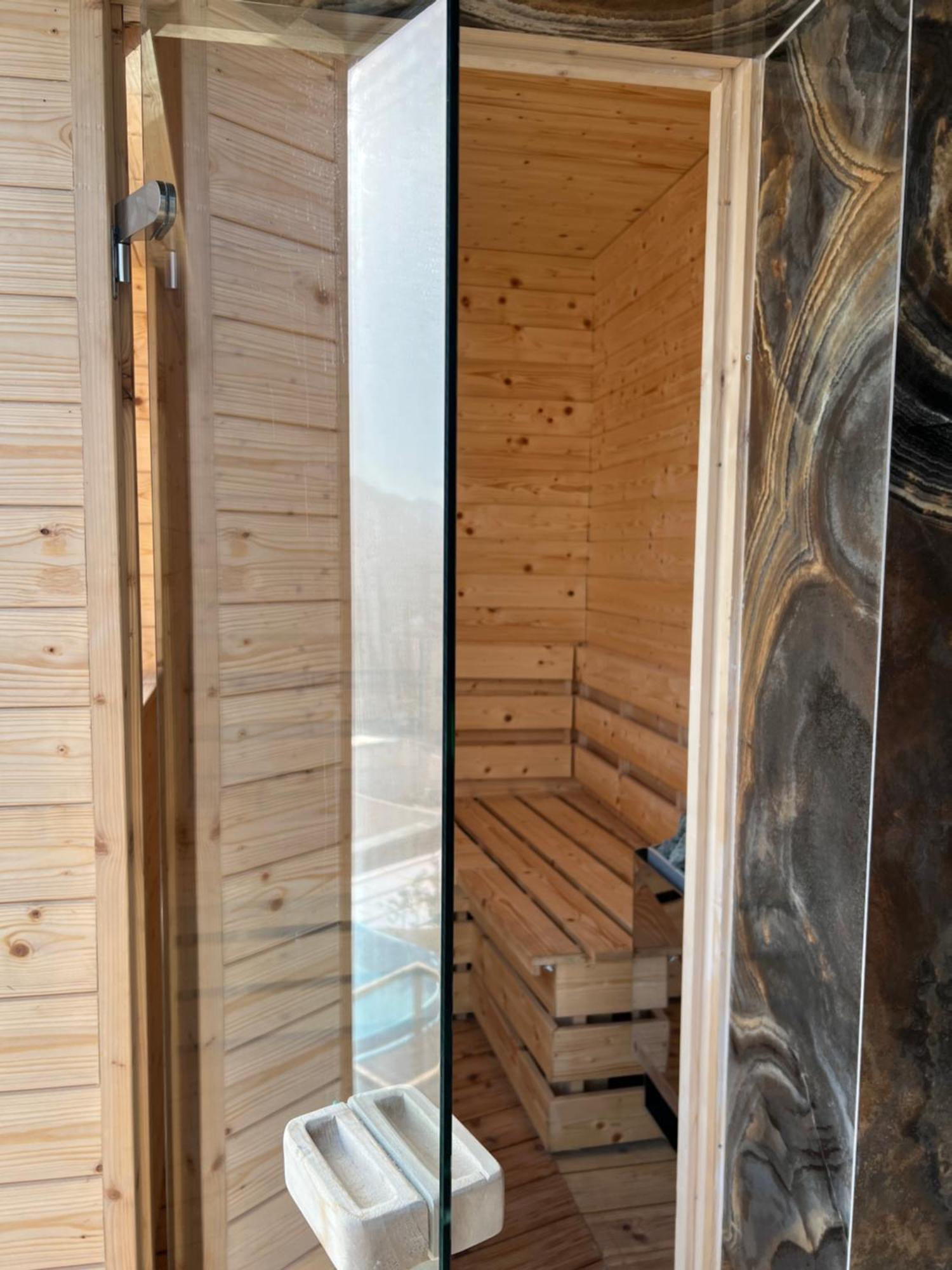 Arka Art Hotel Tirana Bagian luar foto A modern Finnish sauna