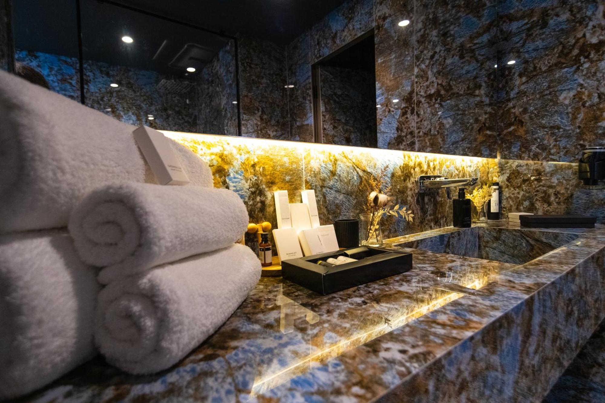 Arka Art Hotel Tirana Bagian luar foto Bathroom