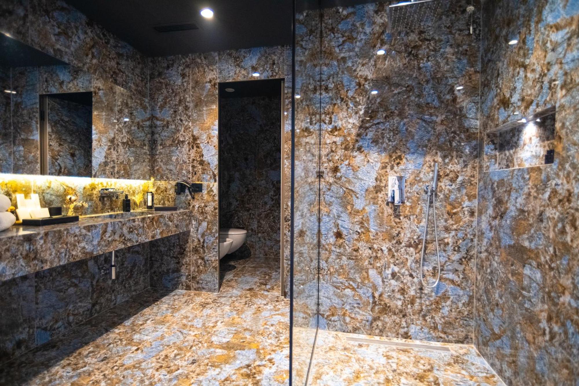 Arka Art Hotel Tirana Bagian luar foto Bathroom in the hotel