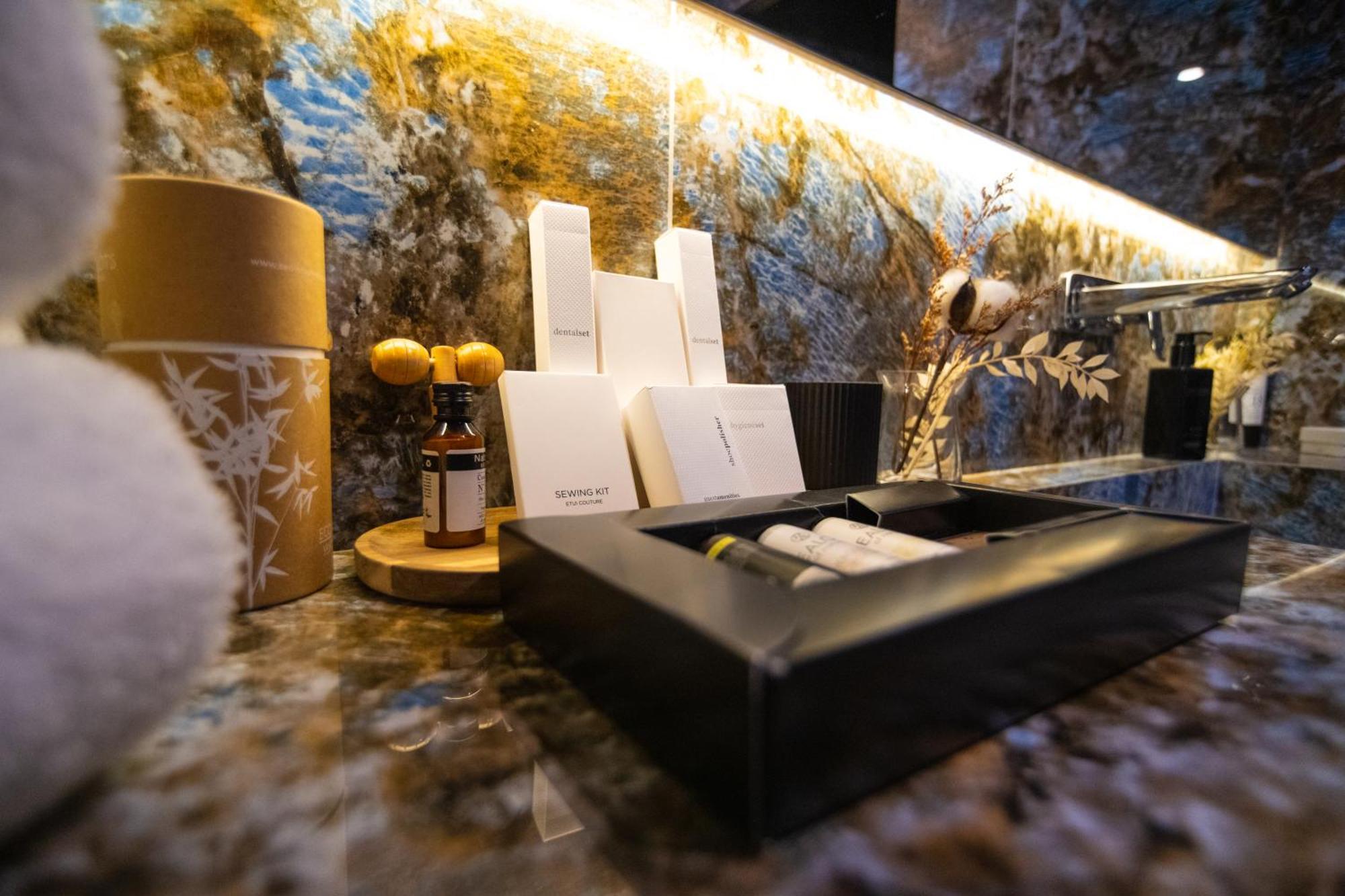 Arka Art Hotel Tirana Bagian luar foto The interior of the lounge