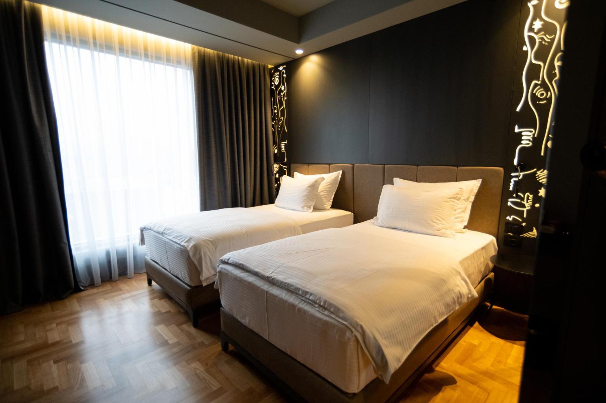 Arka Art Hotel Tirana Bagian luar foto Deluxe Twin Room