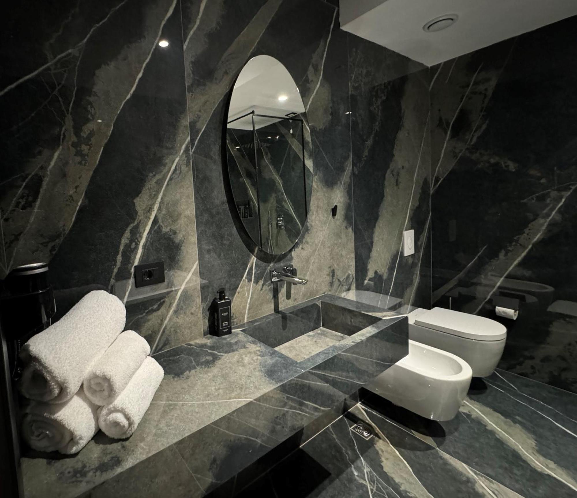 Arka Art Hotel Tirana Bagian luar foto Bathroom